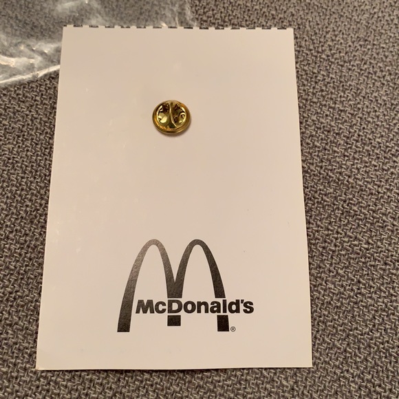 Collectors Pin McDonald’s 1997 First Interleague Game Cleveland vs Cardinals - Picture 4 of 8